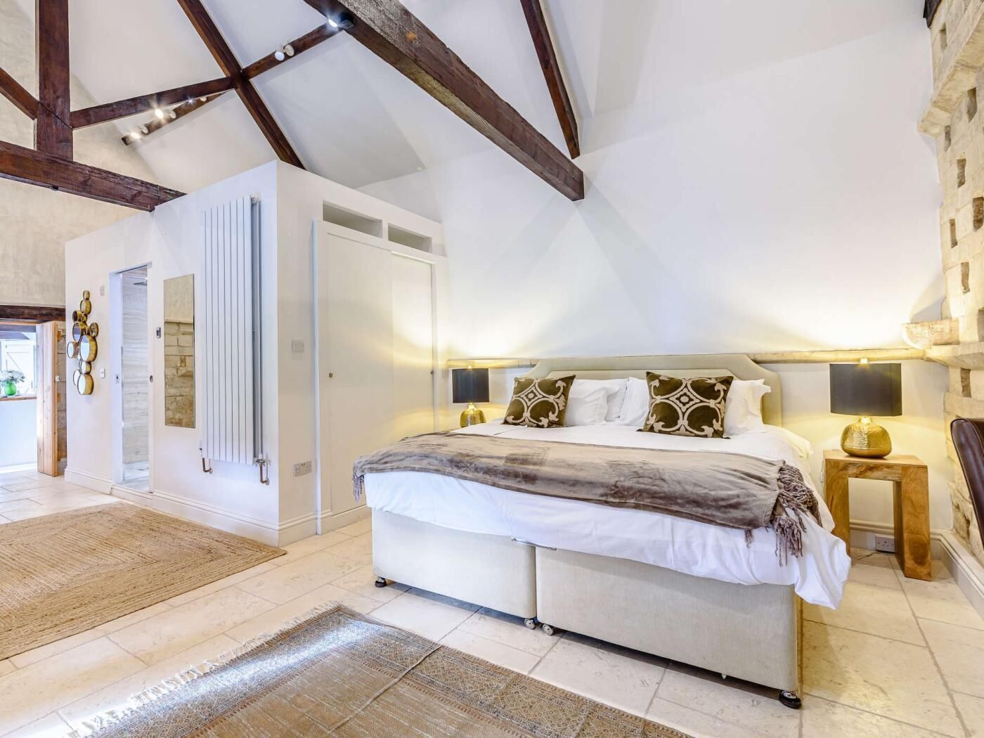 3 bedrooms, travel cot, free WiFi, bed sheets