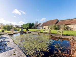 Property grounds - 3 Bed in Chippenham (oc-77334) (Chippenham)