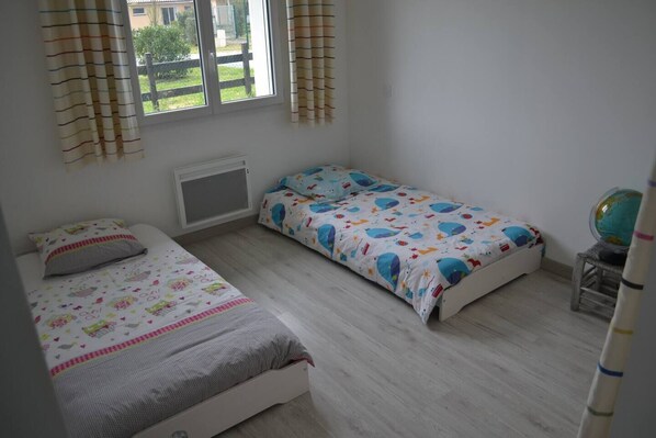 4 Schlafzimmer, Bügeleisen/Bügelbrett, Reisekinderbett, Bettwäsche