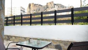Terrace/patio - The Patriko - Relaxing Stay with Meteora Views (Kalampaka)