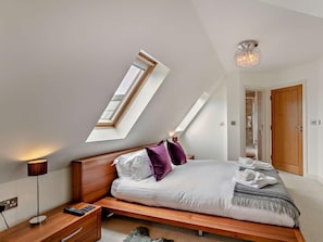 Travel cot, free WiFi, bed sheets - 3 Bed in Ilfracombe (oc-77934) (Ilfracombe)