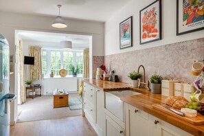 Oven, dishwasher, high chair, cookware/dishes/utensils - 3 Bed in Branscombe (oc-78002) (Branscombe)