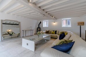 Fernseher, Kamin