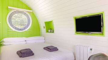 1 bedroom, WiFi (free), bed sheets