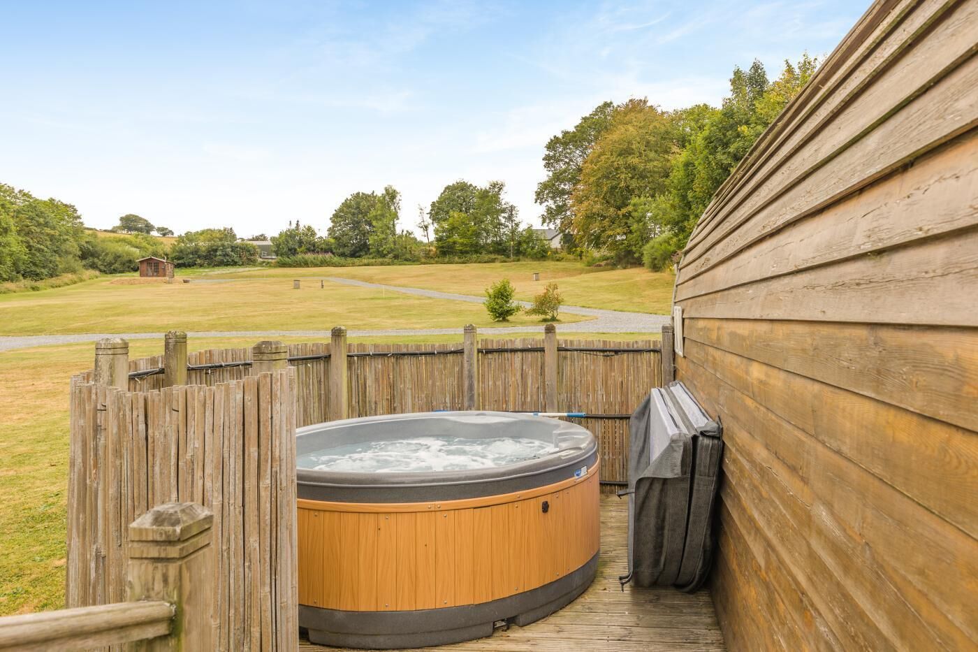 Bain à remous extérieur