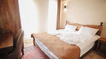 Comfort-Apartment, Balkon, Stadtblick | Bügeleisen/Bügelbrett, kostenloses WLAN