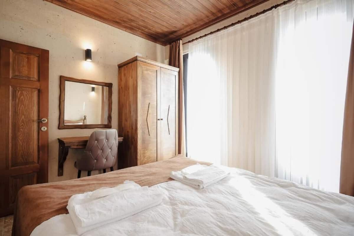 Comfort Apartment, Balcony, City View