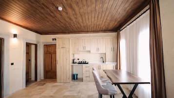 Comfort-Apartment, 2 Schlafzimmer, Balkon, Stadtblick | Innenbereich