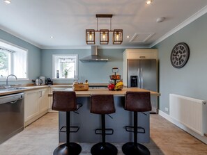 Oven, dishwasher, highchair, cookware/dishes/utensils - 3 Bed in Crieff (oc-78313) (Madderty)