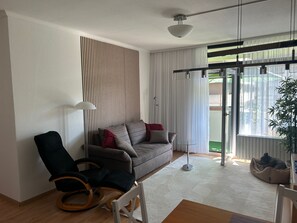 Living area - Apartment “KauzenNest” with Mountain View, Balcony, and Wi-Fi (Bad Harzburg)