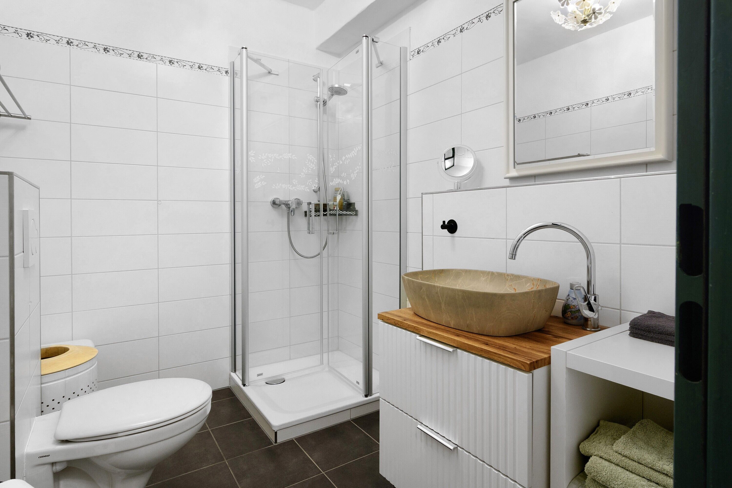 Dusche, Haartrockner, Handtücher