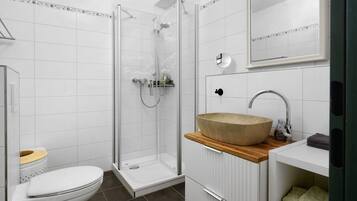 Dusche, Haartrockner, Handtücher