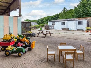 Outdoor dining - 3 Bed in Umberleigh (oc-78305) (Kings Nympton)