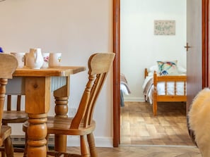 Travel cot, free WiFi, bed sheets - 3 Bed in Umberleigh (oc-78305) (Kings Nympton)