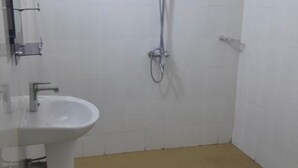 ฝักบัว, ของใช้ในห้องน้ำฟรี, ผ้าเช็ดตัว, สบู่
