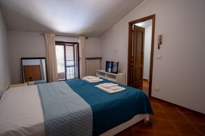 Iron/ironing board - A comfortable 65 sqm apartment, suitable for up to 3 people, located on the first floor of a building without an elevator (access via stairs).The property is strategically located just 50 meters from the hospital.Piacenza city center is easily accessible (Piacenza)