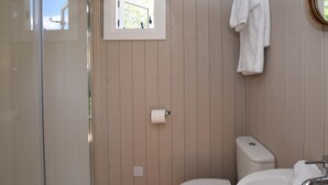 A bathroom with a glass shower enclosure, a toilet, a sink, and a towel rack. - 1 Bed in Hereford (oc-78641) (Twyford)
