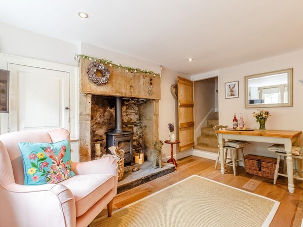 Living area - 2 Bed in Bakewell (oc-78655) (Ashford in the Water)