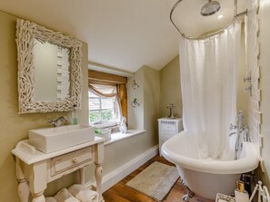 Bathroom - 2 Bed in Bakewell (oc-78655) (Ashford in the Water)