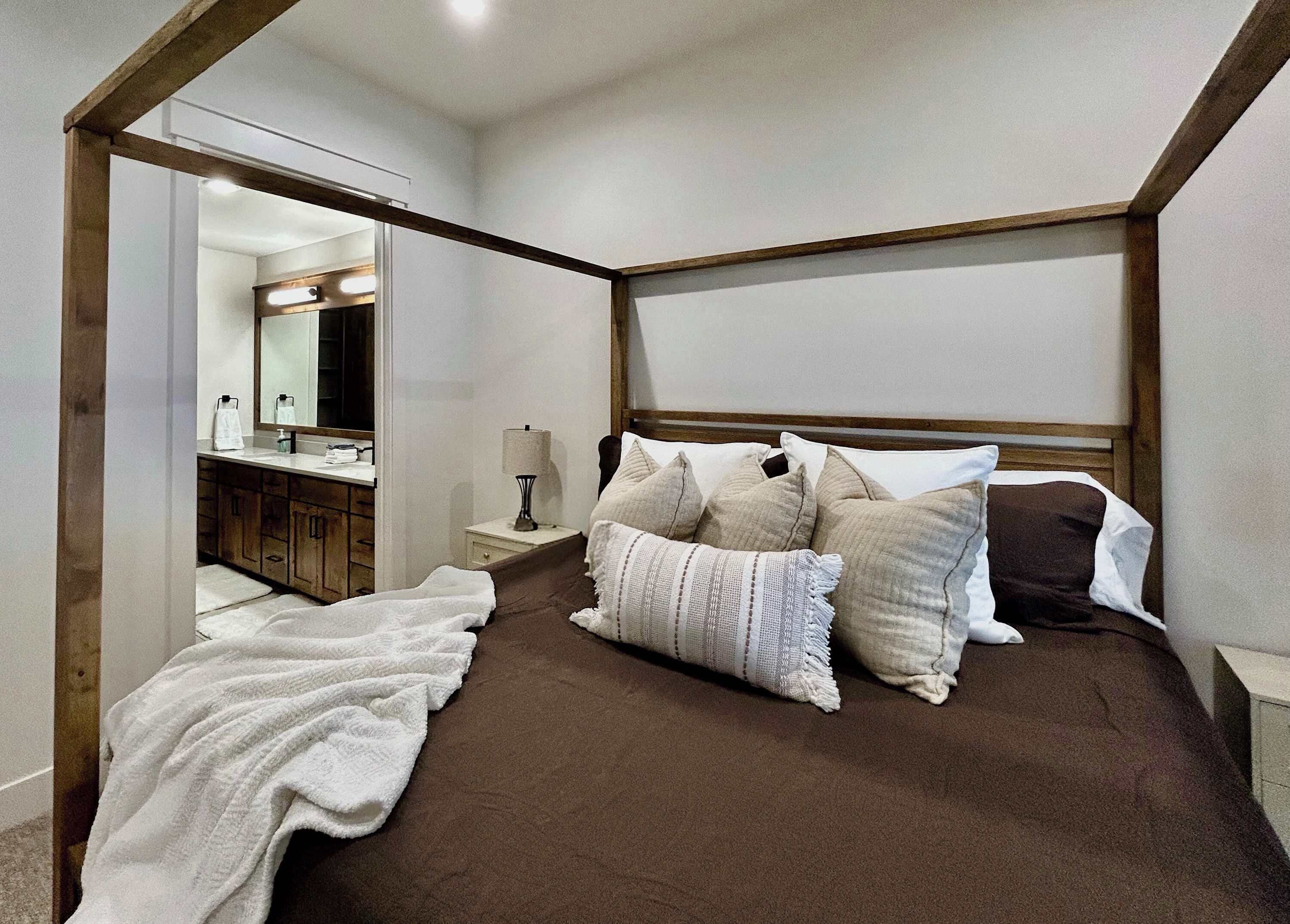 4 Schlafzimmer, Schreibtisch, Bügeleisen/Bügelbrett, Reisekinderbett
