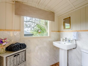 Bathroom - 1 Bed in Hereford (oc-79576) (Twyford)