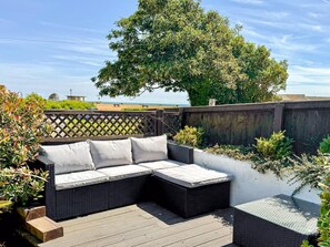 Property grounds - 3 Bed in Freshwater (oc-66583) (Freshwater)