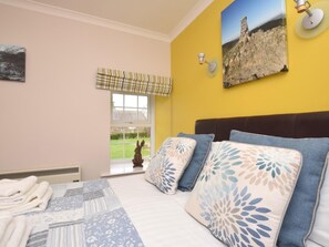 Travel cot, free WiFi, bed sheets - 2 Bed in Alnwick (oc-80485) (Newton-by-the-Sea)