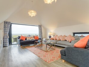 Living area - 4 Bed in Bideford (oc-72587) (Northam)