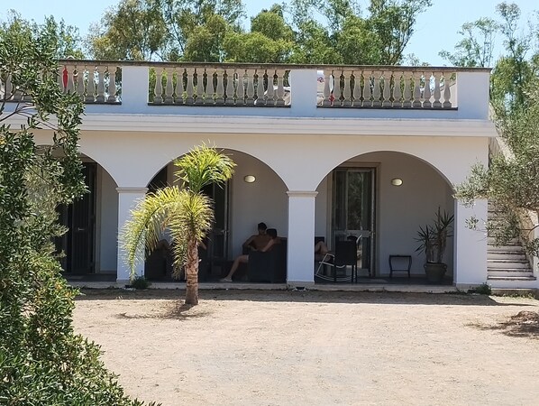 Terrace/patio - Villa Gallipoli Baia Verde, 200 meters from the beaches via a private path (Puglia)