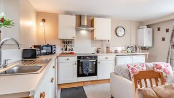 Microwave, oven, dishwasher, cookware/dishes/utensils