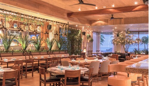 Enjoyable Oceanfront 2-bedroom hotel suite with AC in San José del Cabo