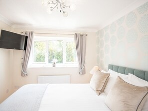 Travel cot, free WiFi, bed sheets - 2 Bed in Bideford (oc-73858) (Westward Ho!)