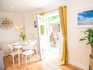 Dining - 2 Bed in Bideford (oc-73858) (Westward Ho!)