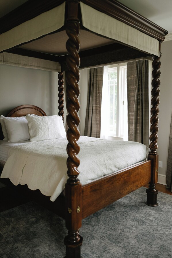 Room - Beautiful 3 room suite with spacious bathroom and garden views located on the second floor of the Belvedere Estate in Saugatuck (Saugatuck)