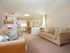 TV, fireplace - 2 Bed in Howden (oc-g0104) (Saltmarshe)