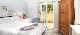1 Bed in Freshwater (oc-73929)