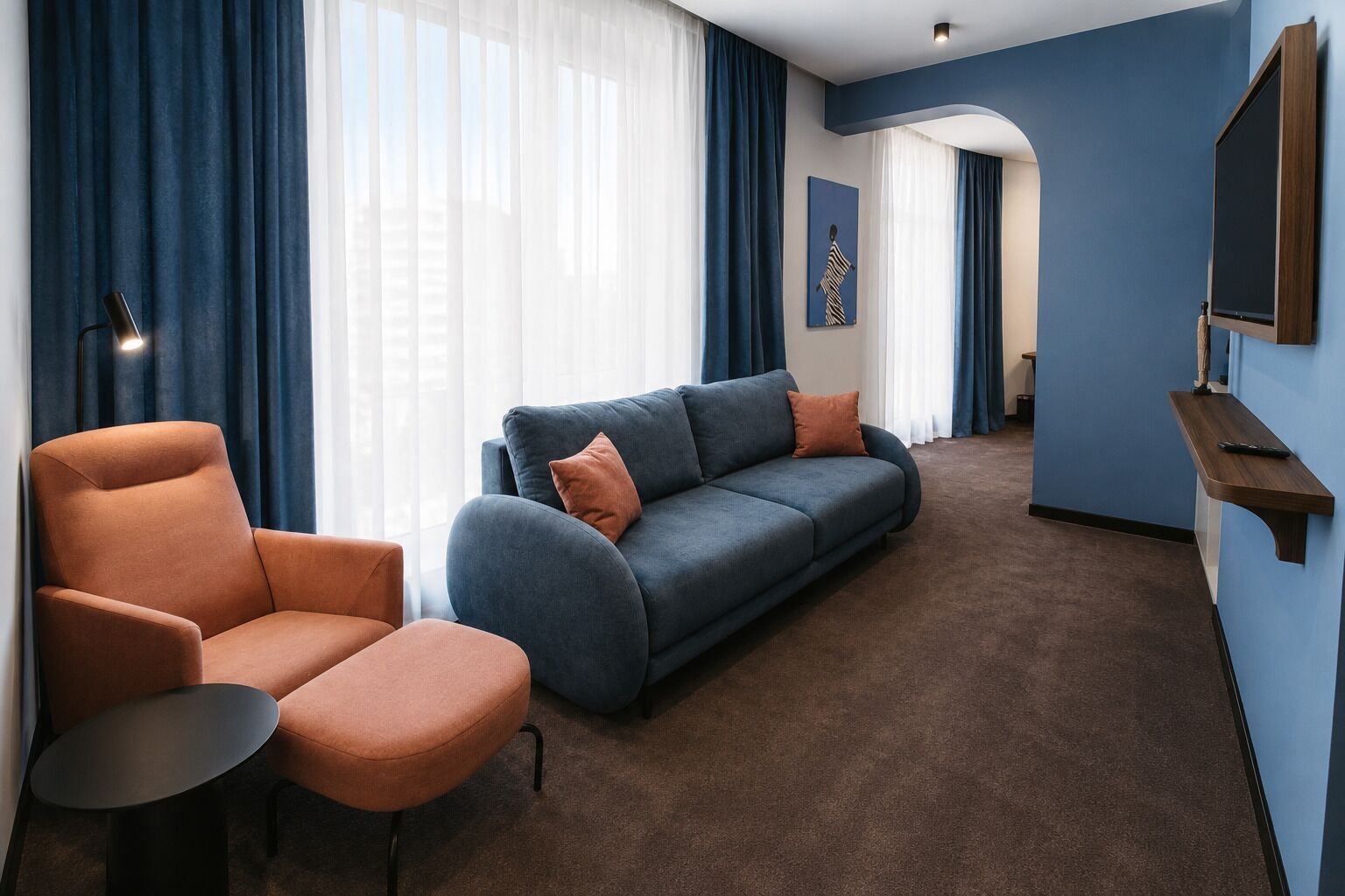 Habitación triple Deluxe, vistas al mar | Ropa de cama de alta calidad, minibar, caja fuerte y escritorio