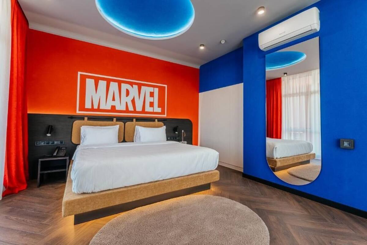 Ropa de cama de alta calidad y minibar 