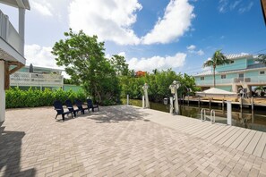 Terrace/patio - NAUTICAL NEST - 3-bedroom canal front tranquil home on Summerland Key with AC (Summerland Key)