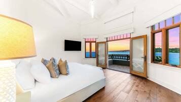 5 bedrooms, iron/ironing board, WiFi, bed sheets