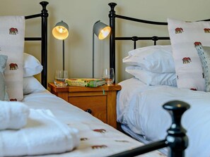 3 Schlafzimmer, Reisekinderbett, kostenloses WLAN, Bettwäsche