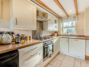 Oven, dishwasher, high chair, cookware/dishes/utensils - 2 Bed in Belper (oc-74965) (Fritchley)