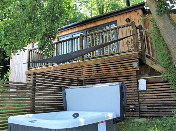Bain à remous extérieur