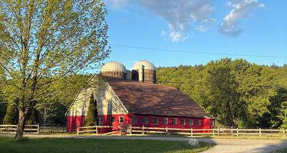 For nature lovers: Charming 2-bedroom farmhouse in beautiful Lanesborough, MA