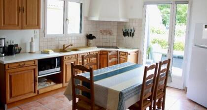 Le Petit Balou Vacation Rental, Dordogne. A comfortable home near Bergerac