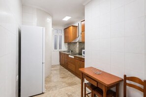Coffee/tea maker, fridge, microwave, toaster - GuestReady - La Suerte Family Spacious (Las Palmas de Gran Canaria)