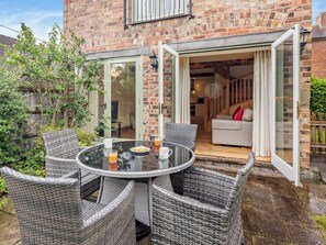 Outdoor dining - 2 Bed in Church Stretton (oc-76622) (Rushbury)
