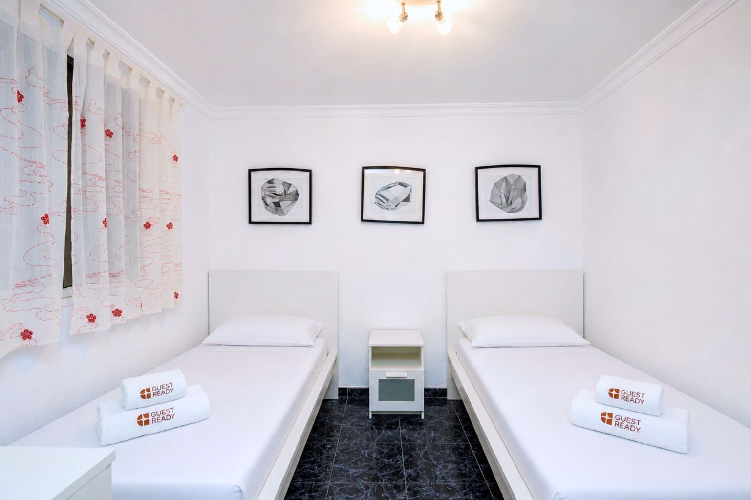 3 bedrooms, travel crib, WiFi (free), bed sheets