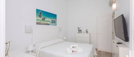 1 bedroom, internet, bed sheets