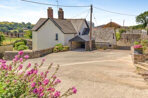 A rural property with a large driveway, stone walls, and a white house with a gabled roof. - 5 Bed in Wellington (oc-77900) (Ashbrittle)